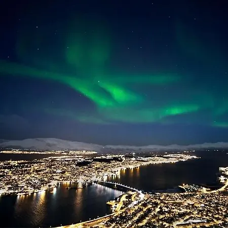 Nydelig Hjem Naert Alt I Rett Med Fjellheisen Gratis Parkering Rett Med Huset * Tromsø