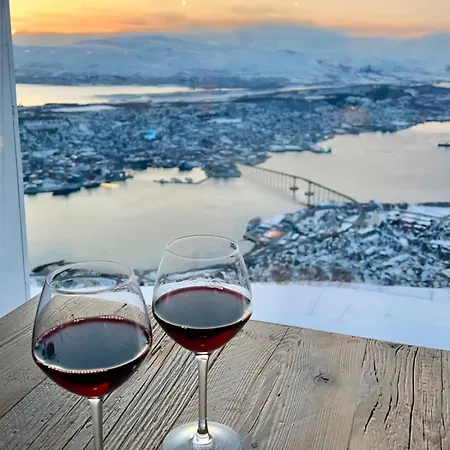 Nydelig Hjem Naert Alt I Rett Med Fjellheisen Gratis Parkering Rett Med Huset * Tromsø