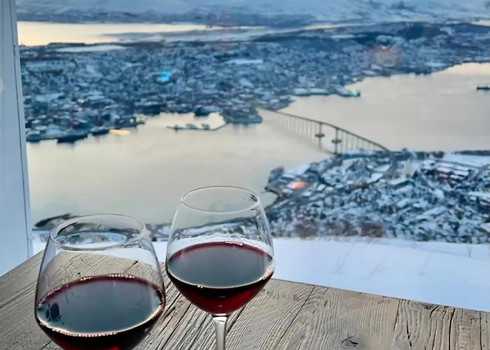 Nydelig Hjem Naert Alt I Rett Med Fjellheisen Gratis Parkering Rett Med Huset * Tromsø